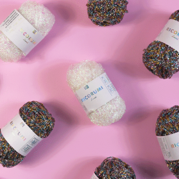 laine ricorumi lamé DK mise en scène créative et colorée