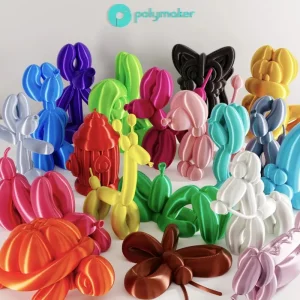 Assortiment d'animaux et d'objets imprimés en 3D (chien, girafe, papillon, etc.) avec un aspect brillant et soyeux, illustrant les différentes couleurs du filament Polymaker PLA Panchroma Silk
