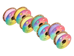 Alignement diagonal de bobines de filament Polymaker PLA Panchroma Celestial, présentant un dégradé de couleurs pastel (rose, jaune, vert, bleu, violet, blanc) avec un effet pailleté et une étiquette distinctive de la marque sur fond blanc